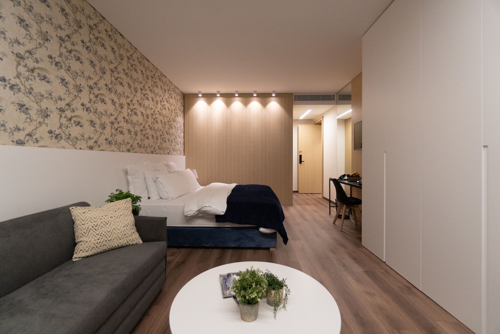 Votre Hotel 27/68