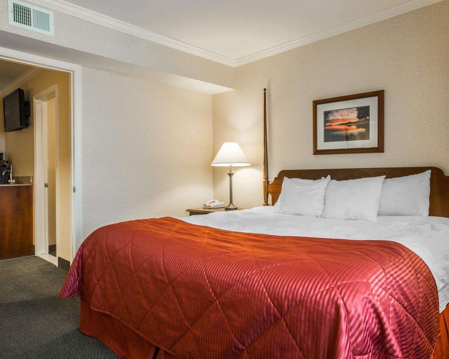 SUITE, KING BED