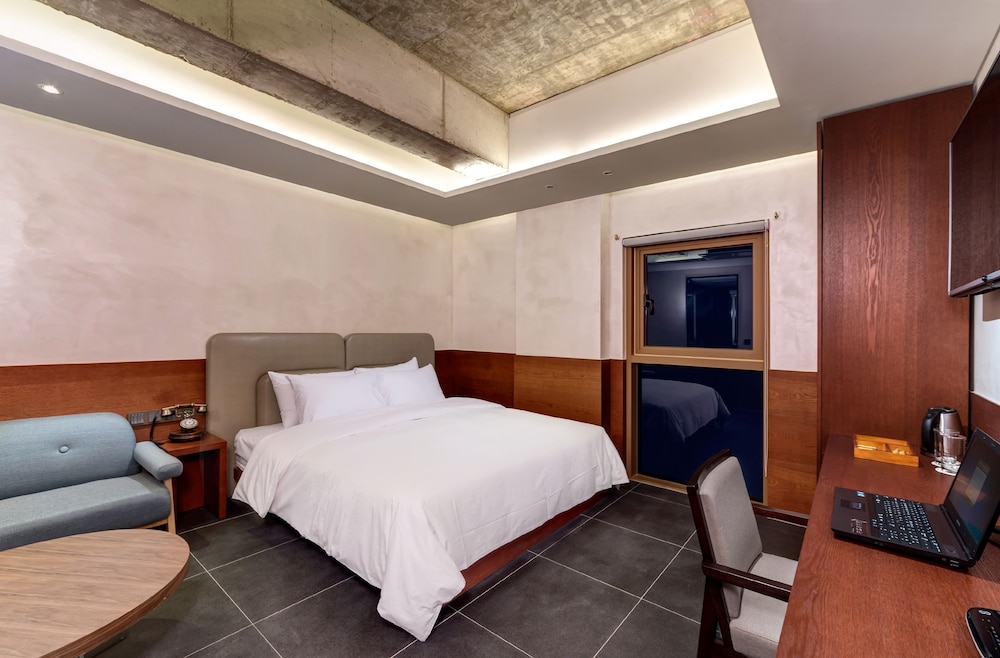 Capace Hotel 16/73