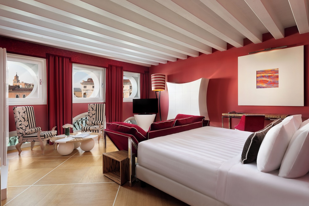 JUNIOR SUITE, DELUXE, GRAND CANAL VIEW, CANAL VIEW