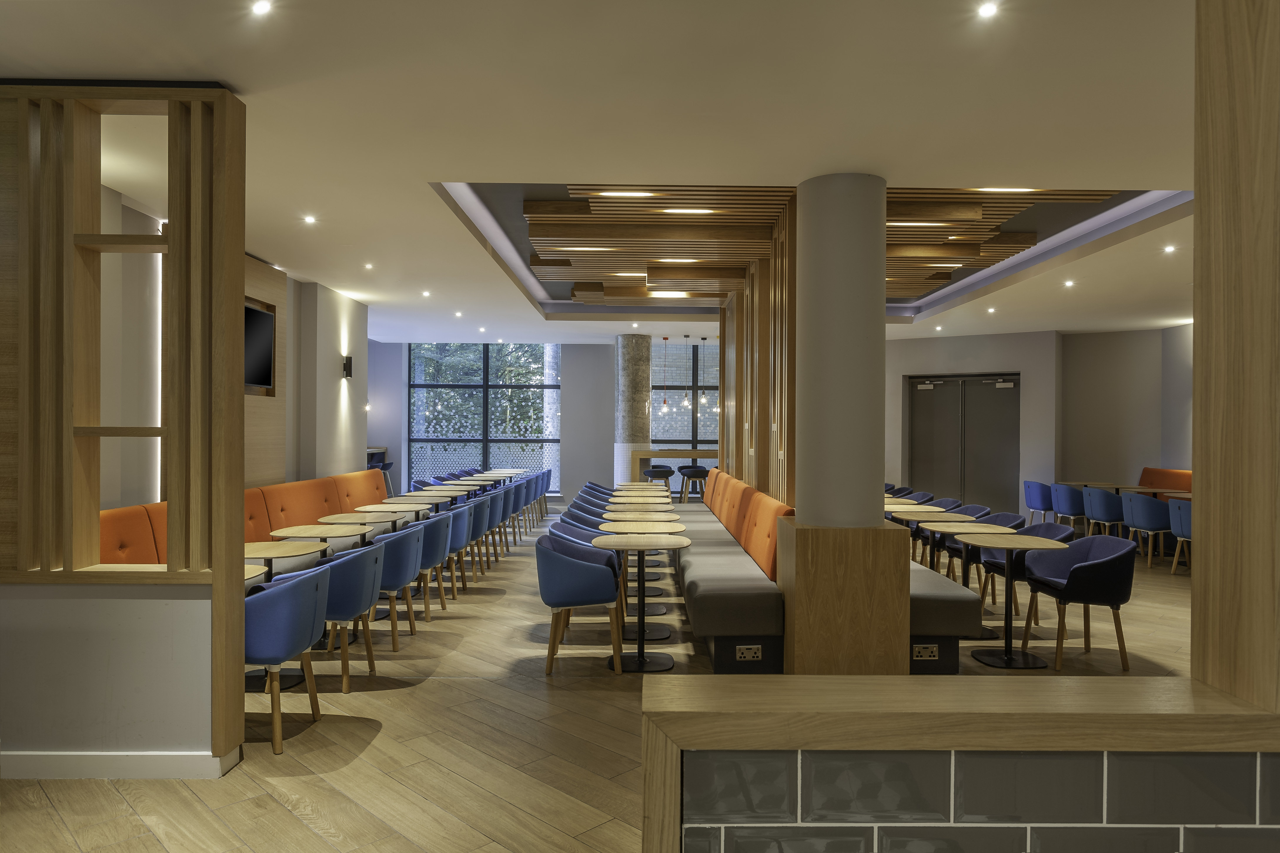 Holiday Inn Express Dublin Airport 11/30