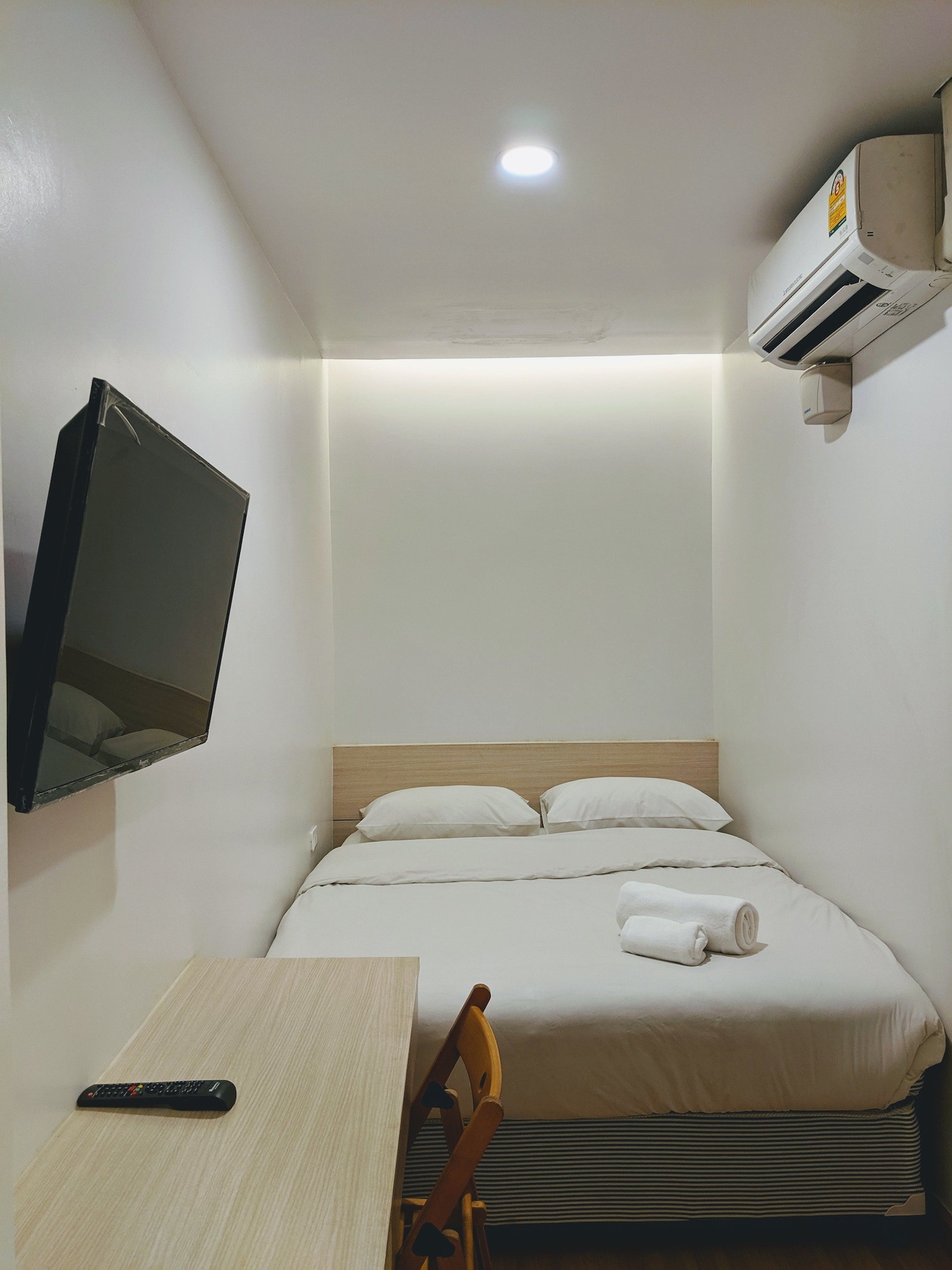 STANDARD, QUEEN BED, PRIVATE BATHROOM