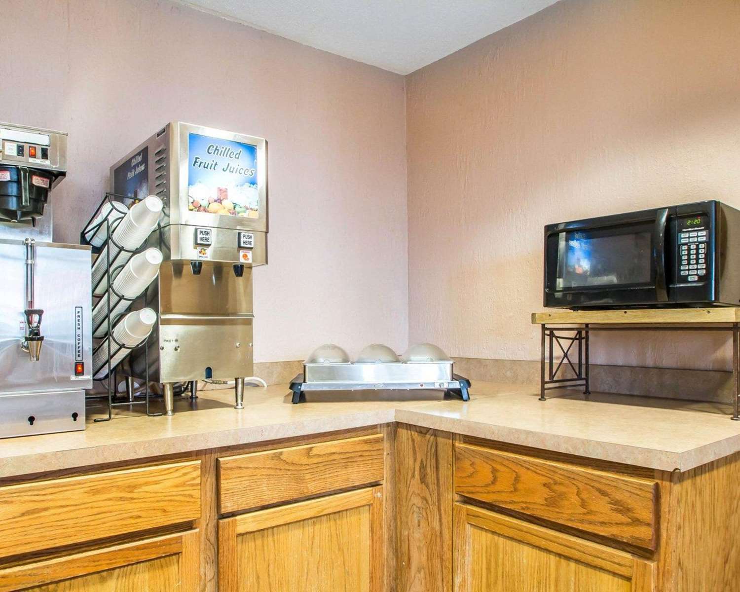 Econo Lodge Springfield I-44 24/29