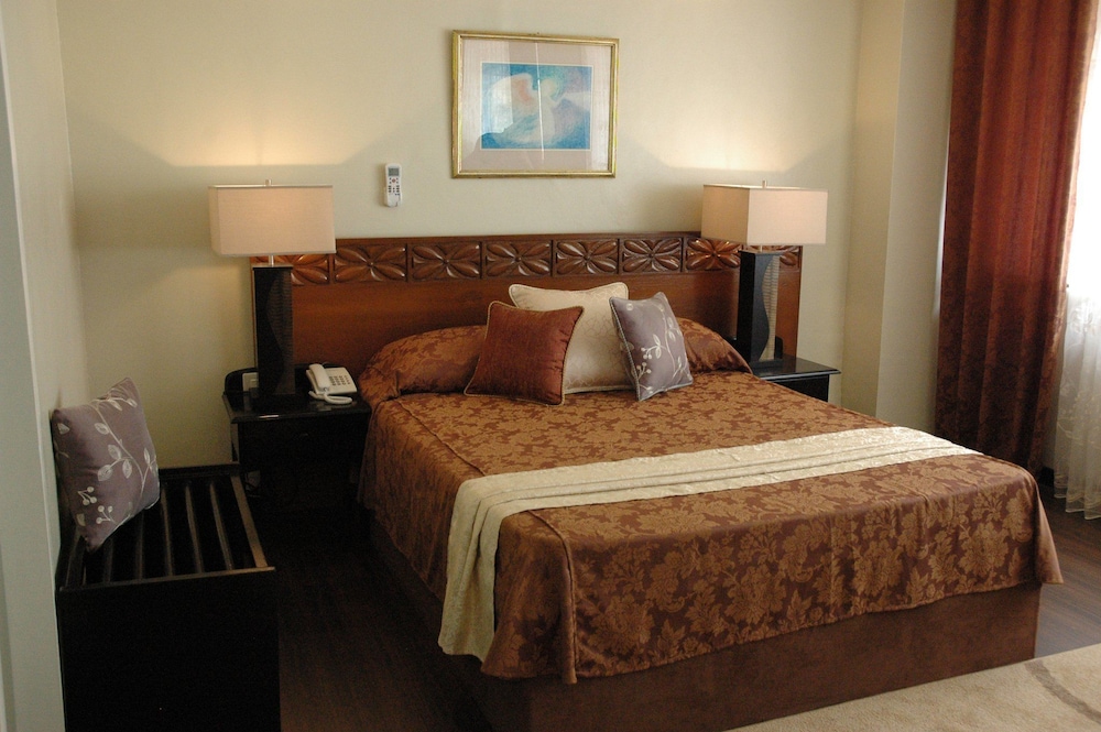 Manila Manor Hotel 12/35
