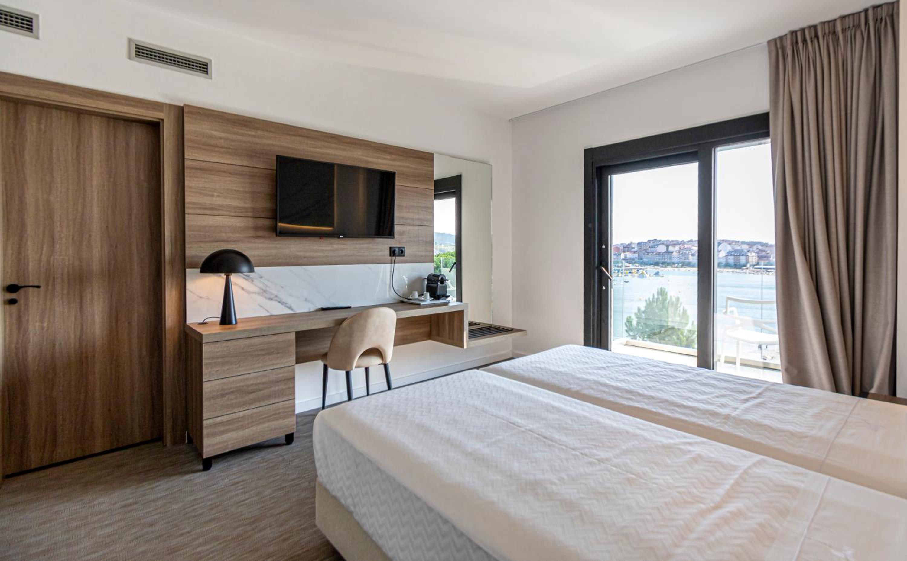 غرفة ثلاثية بإطلالة، HOTEL INFFINIT SANXENXO PLAYA 2/6
