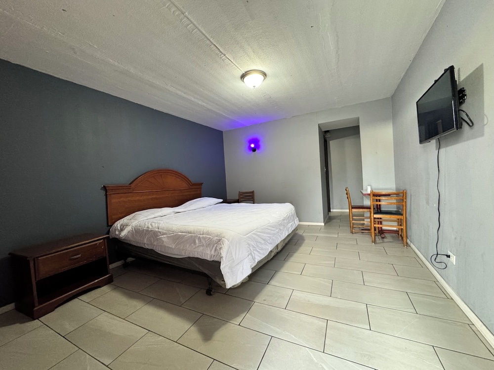 Room at Best Motel By OYO Chicago I-90, CHICAGO - IL