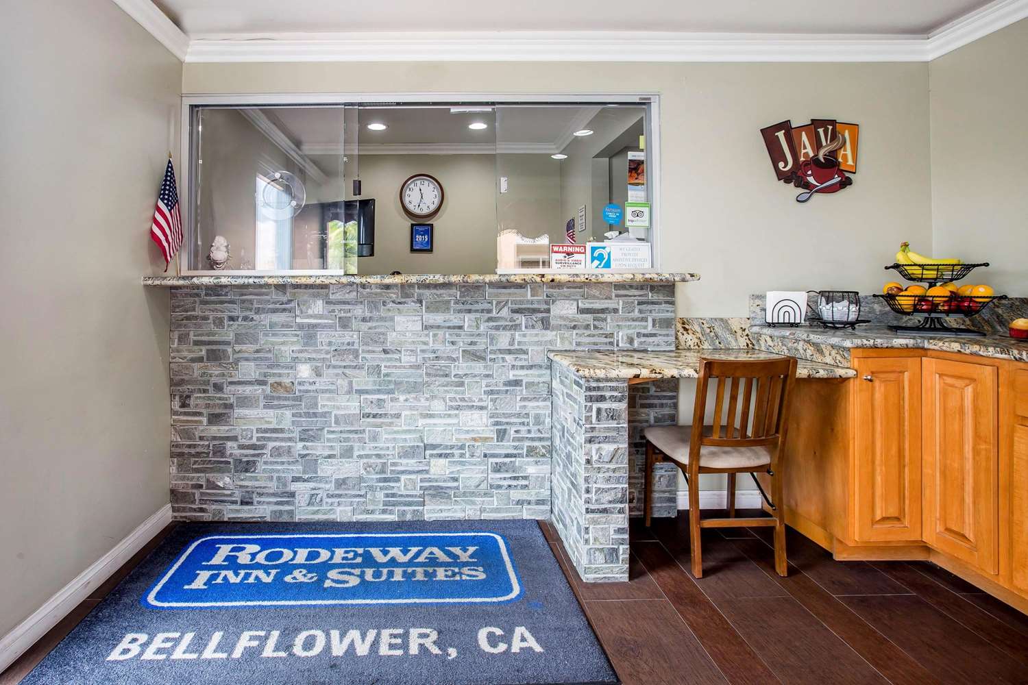 Rodeway Inn & Suites Bellflower 6/33