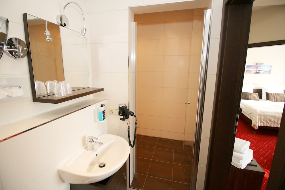 home Hotel 10/40