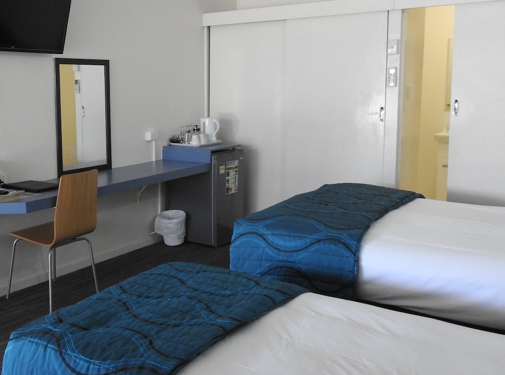 URANGAN MOTOR INN 10/31