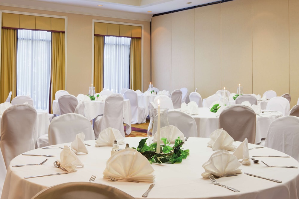 Doubletree By Hilton Hotel Atlanta Airport 44/49