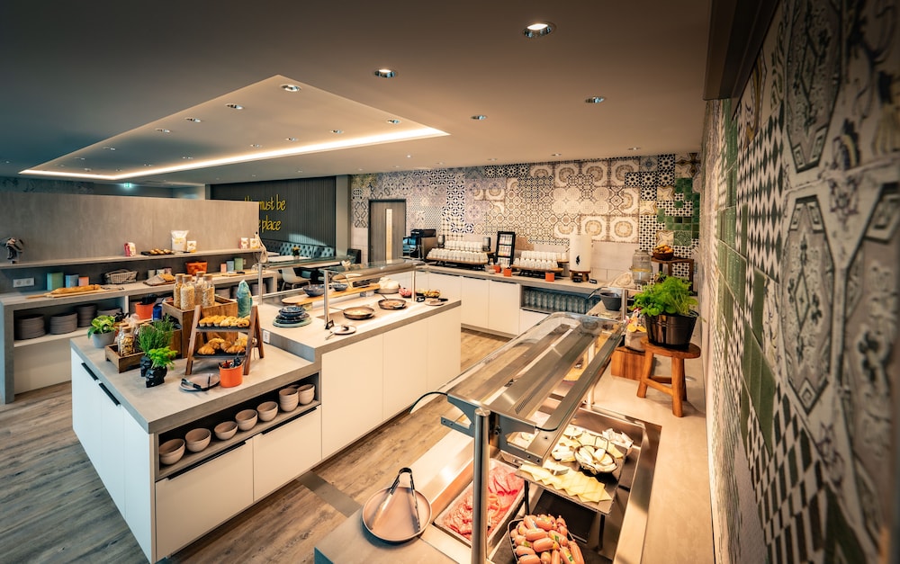LOGINN Hotel Stuttgart Zuffenhausen 32/35