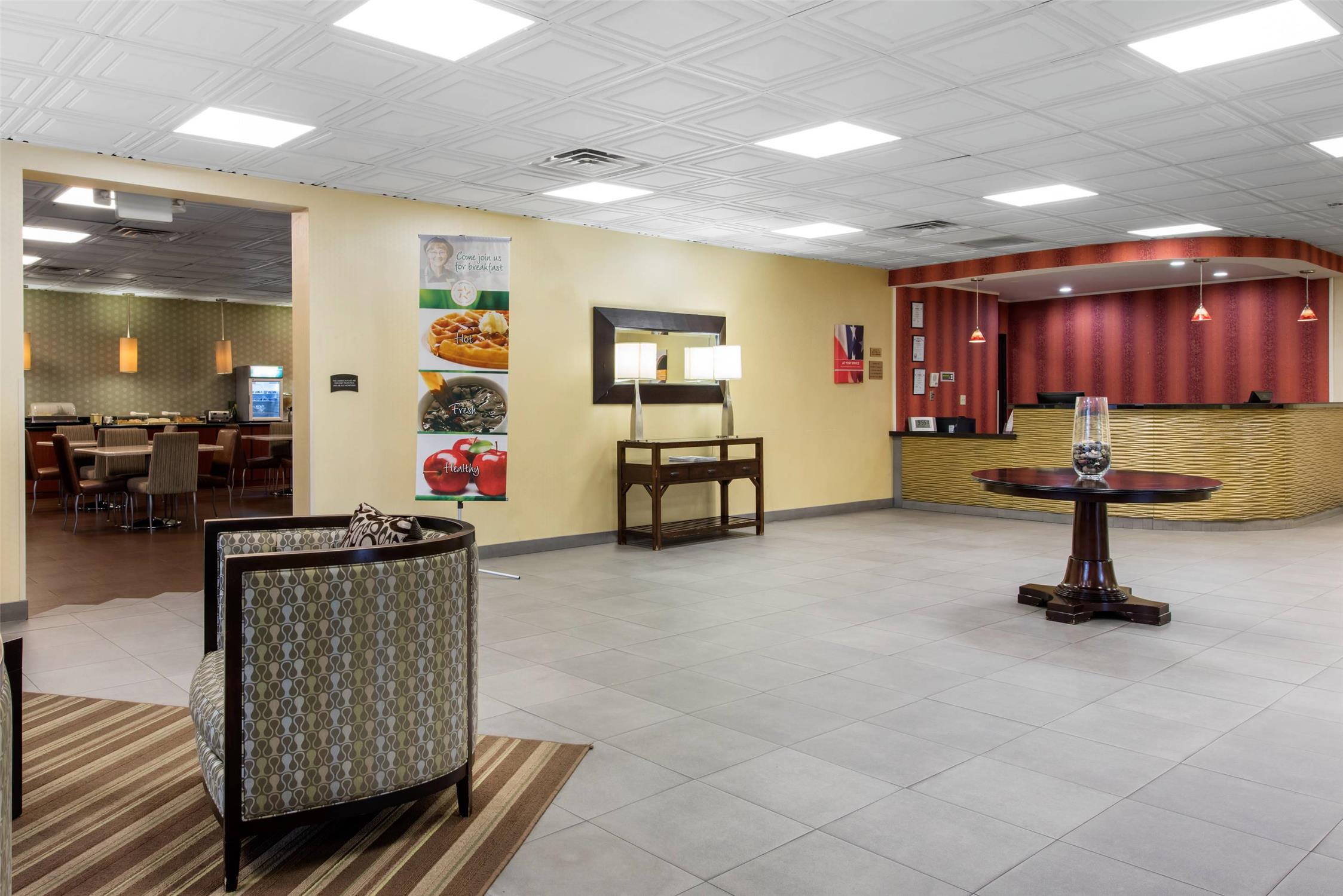Quality Inn & Suites Charleston - Civic Center 27/28