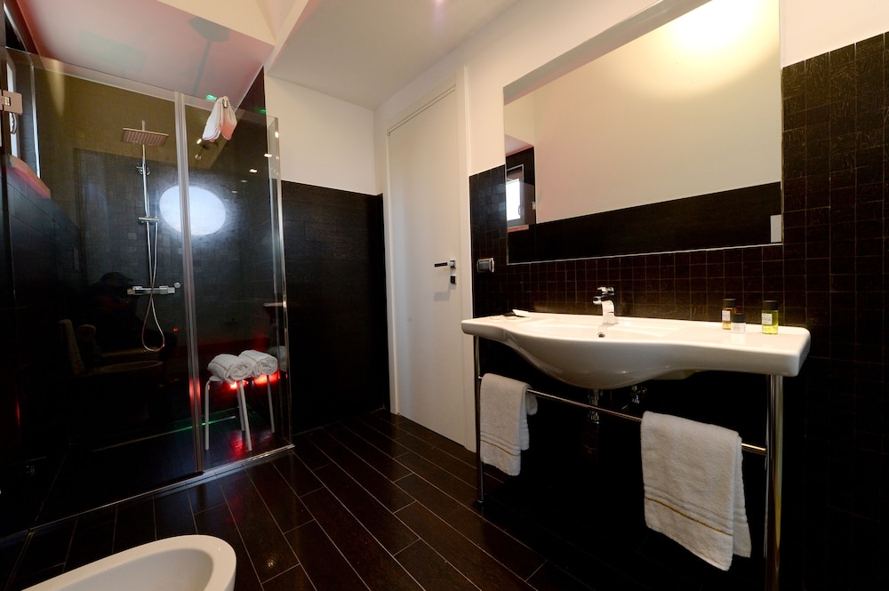 X Hotel 62/66