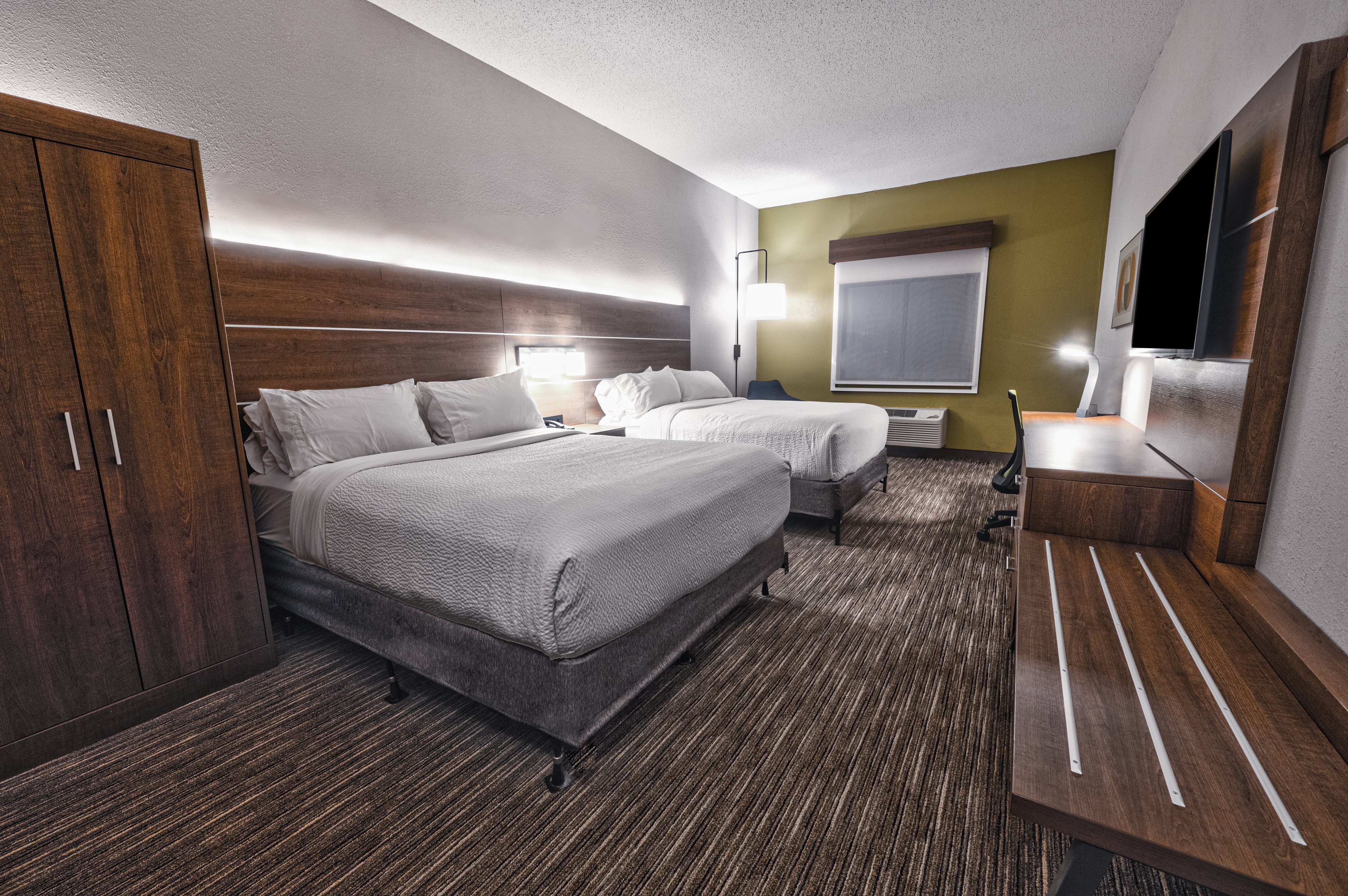 Holiday Inn Express Hotel Suites Goshen 25/75
