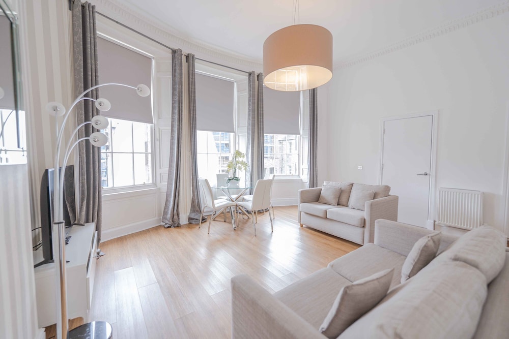 Edinburgh Castle Apartments And Suites 30/55
