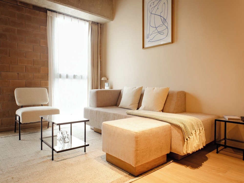 LOFT, EXECUTIVE