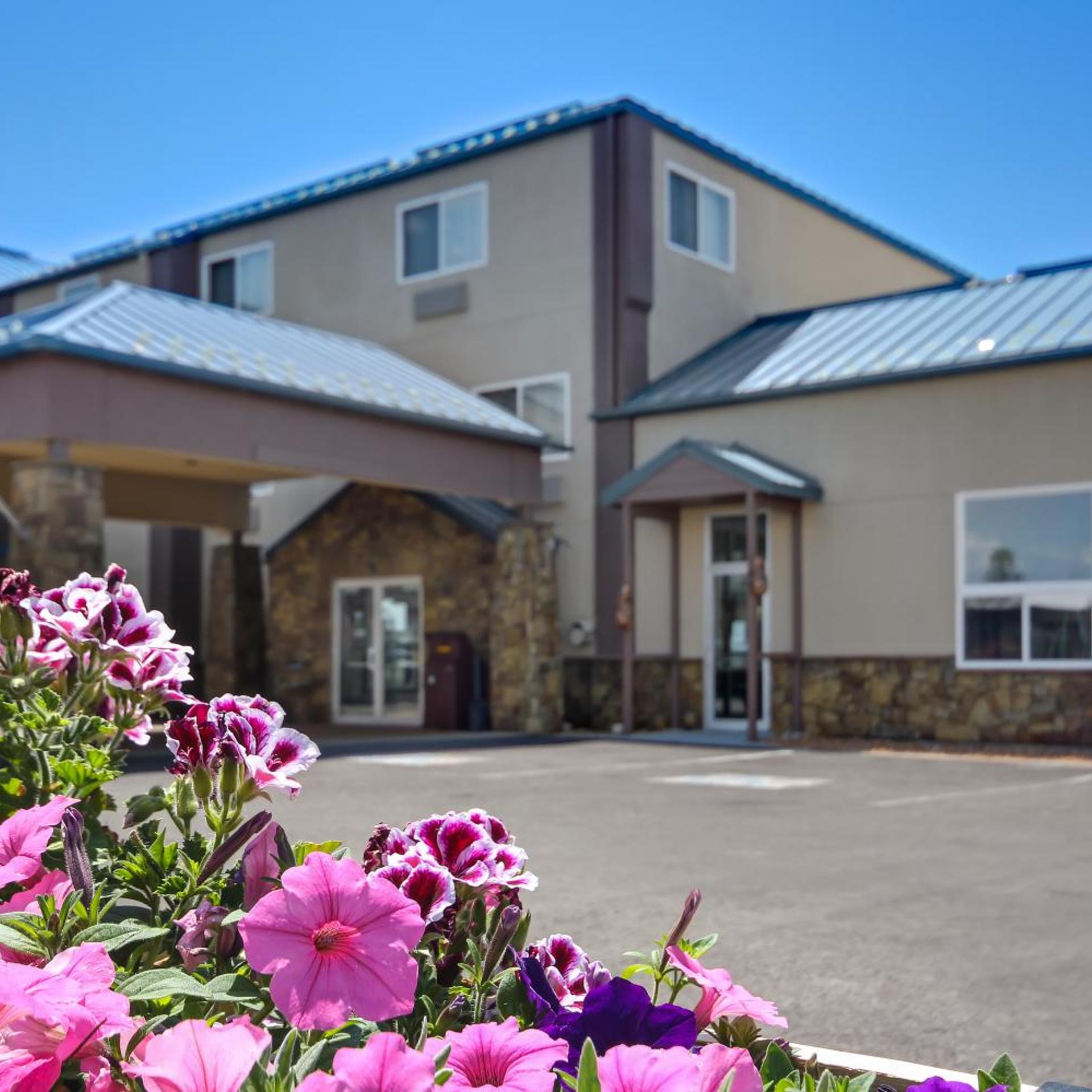 Yellowstone West Gate Hotel 1/51