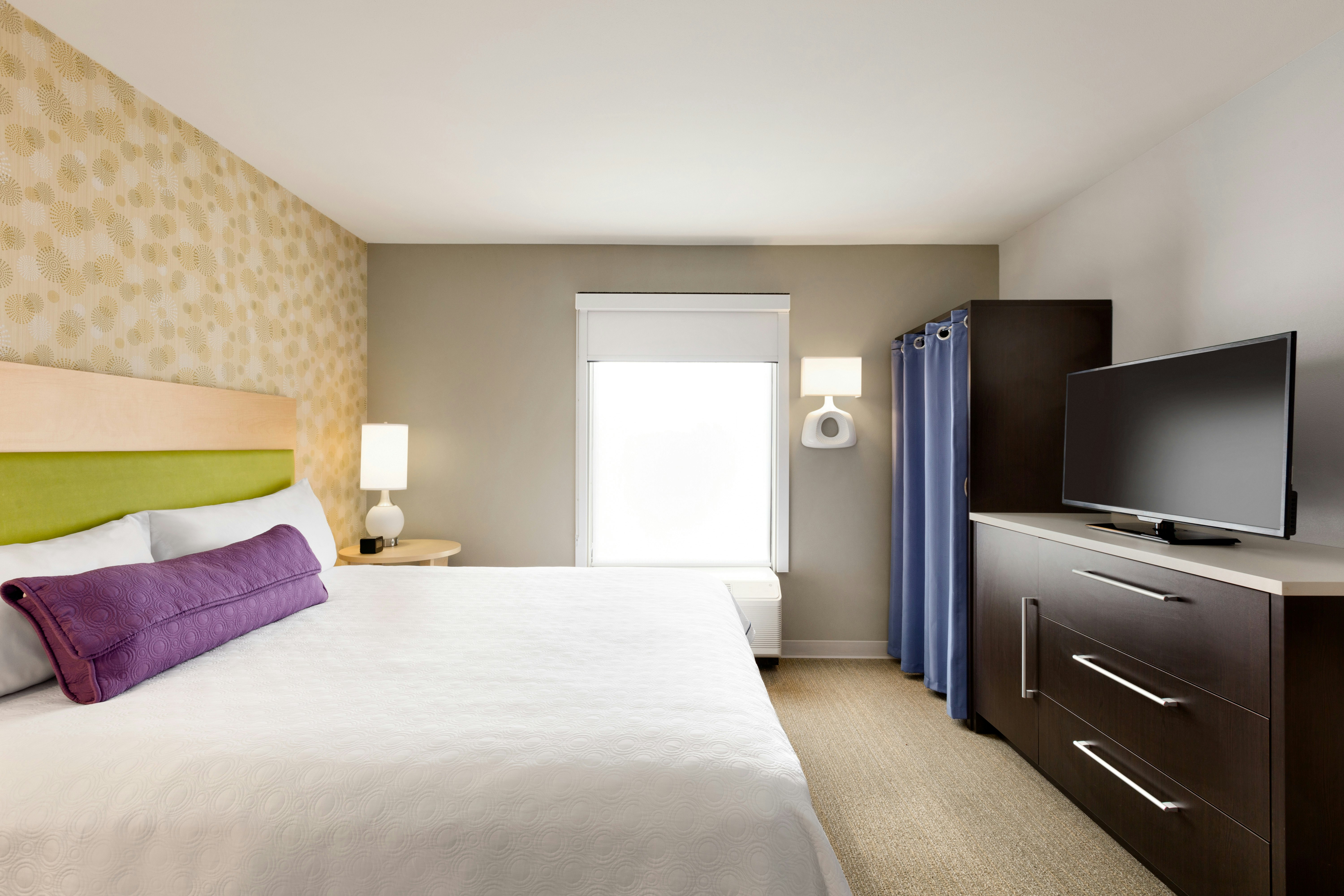 1 BEDROOM, SUITE, KING BED