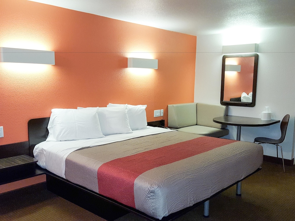 Motel6 Erie, PA 15/31