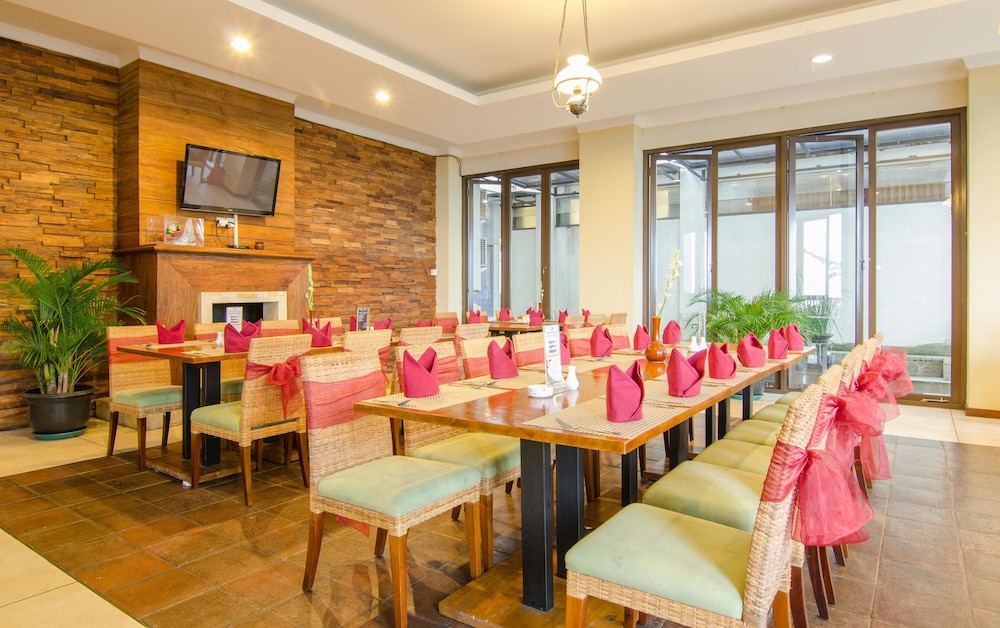 Jambuluwuk Convention Hall and Resort Batu 52/63