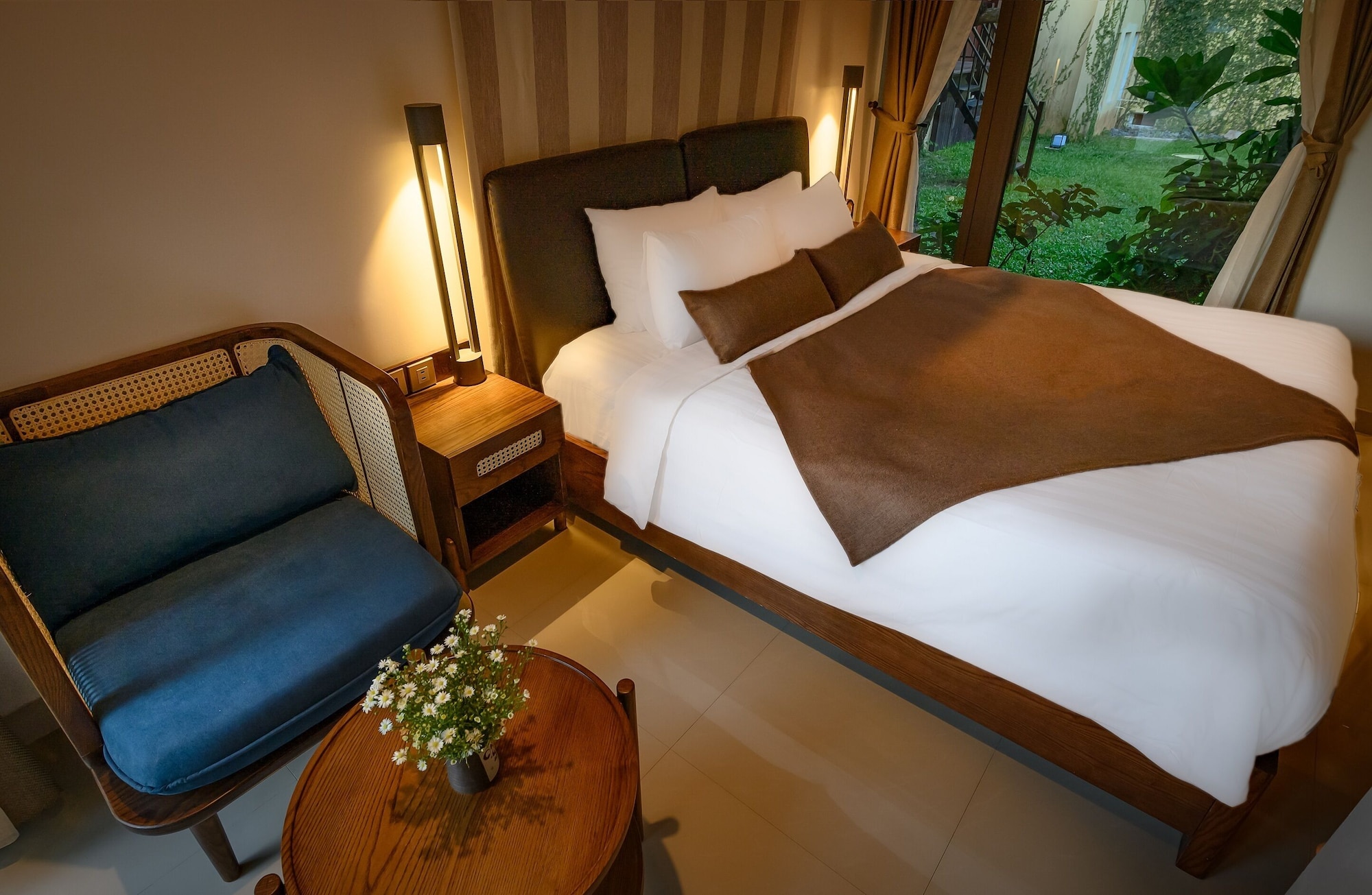 Executive, Villa, 1 King and 1 Single Beds, Garden View