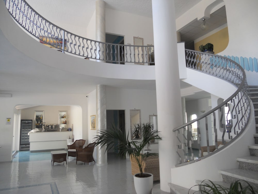 Hotel America 47/64