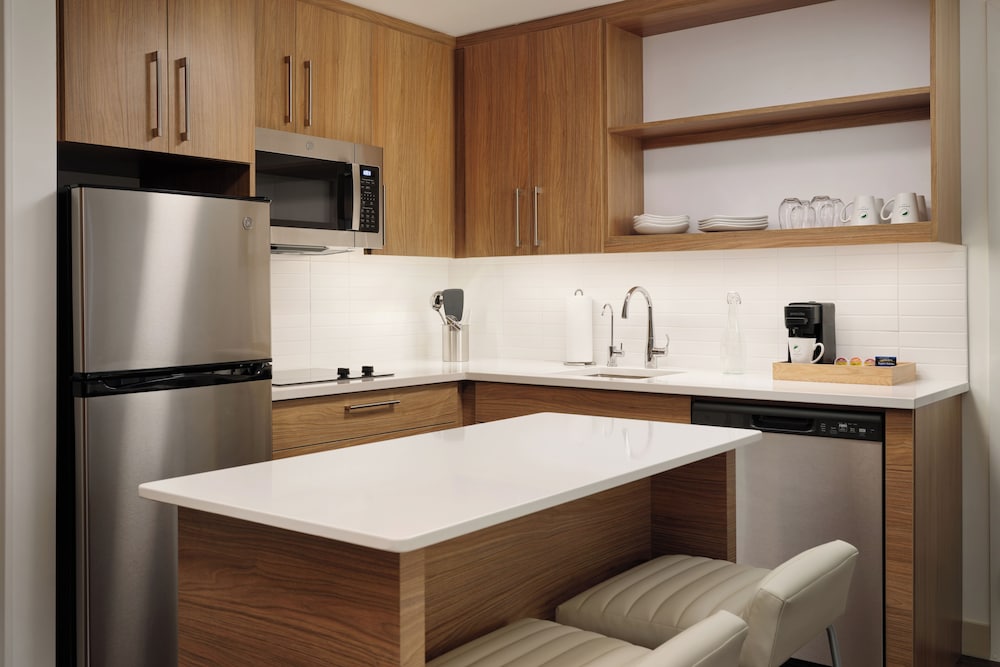 Suite, King Bed, Sofa, Accessible
