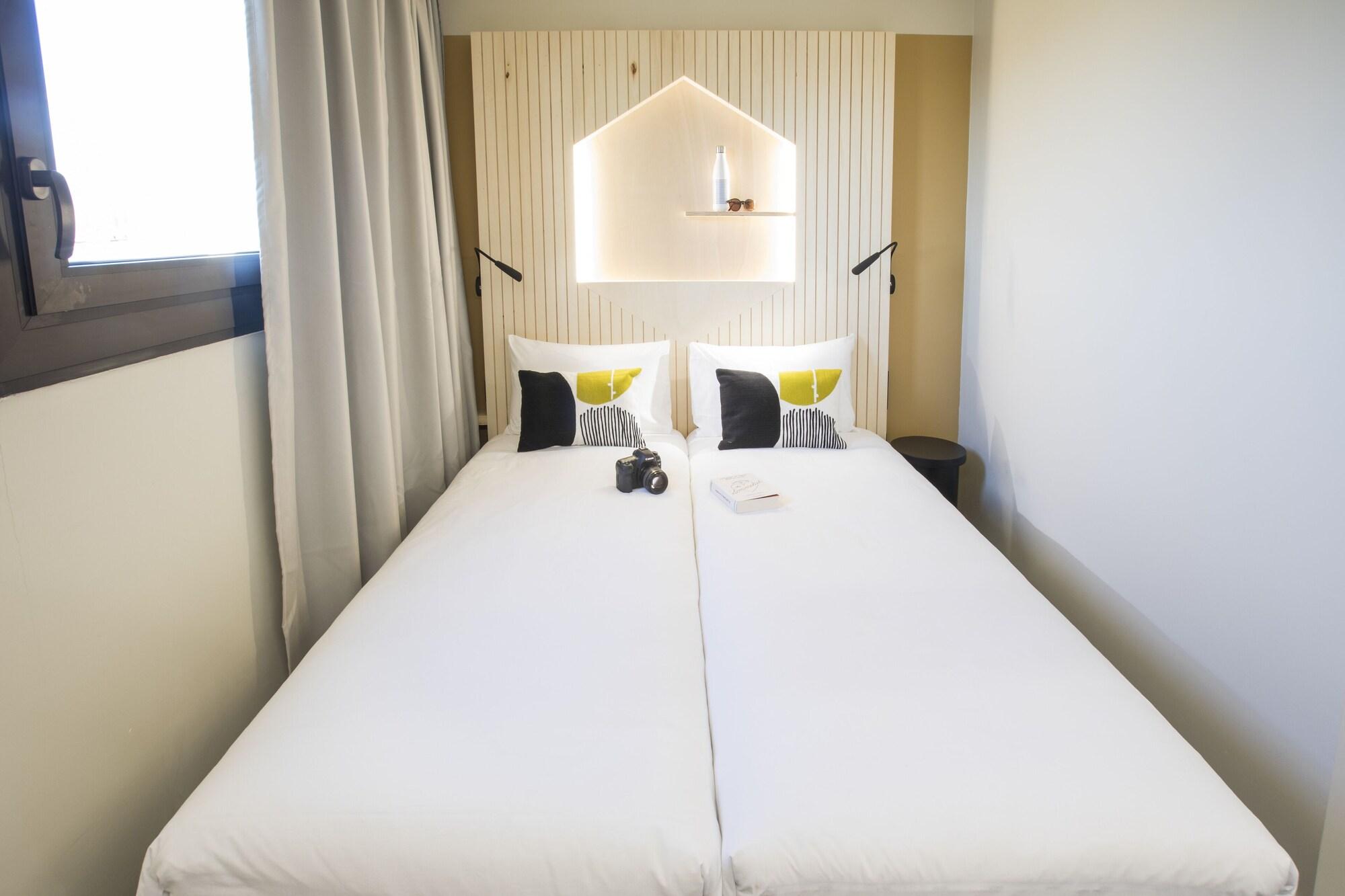 Room, Triple