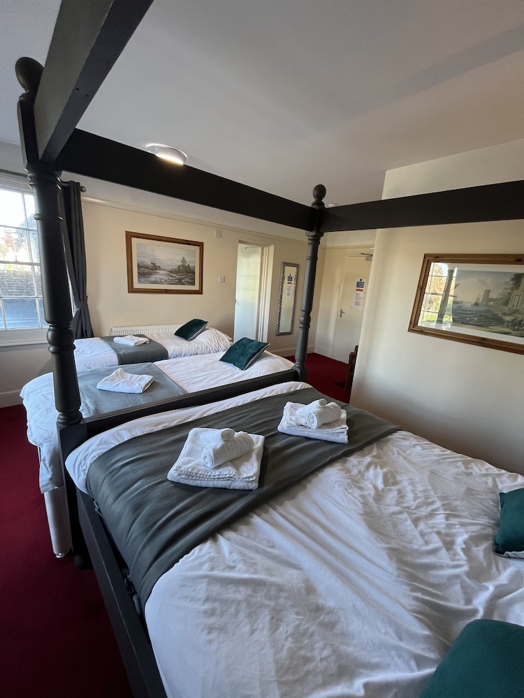 The Castle Hotel 3/30