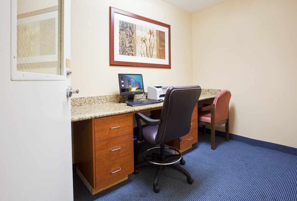 Candlewood Suites Jacksonville 58/72