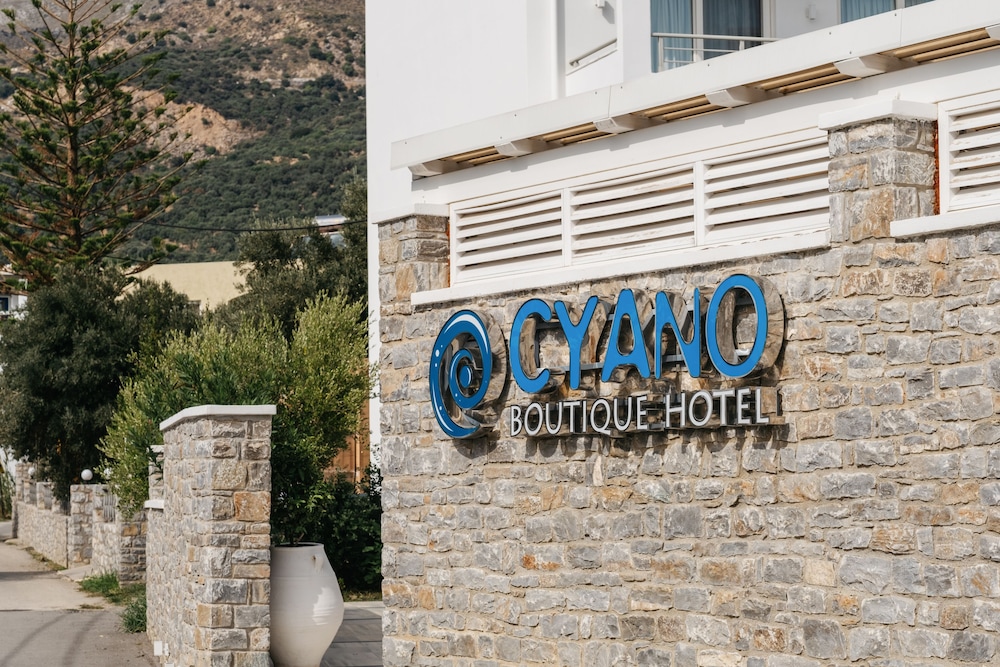 Cyano Hotel 67/77