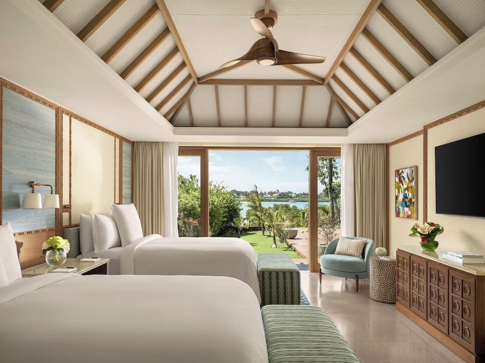 3 Bedrooms, Royal, 2 King Beds, 2 Queen Beds, Four Seasons Resort Mauritius at Anahita 3/10