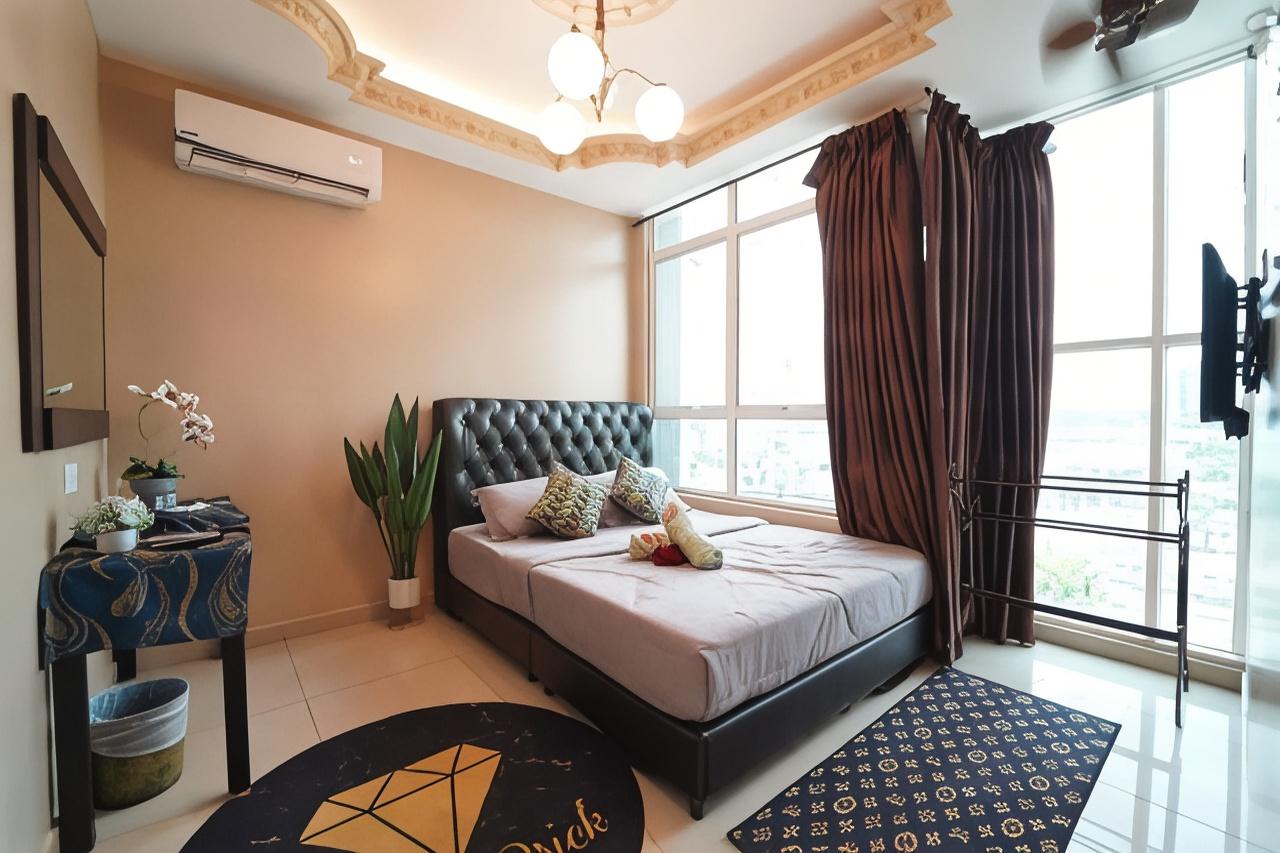 Room, Queen Bed, No Toilet