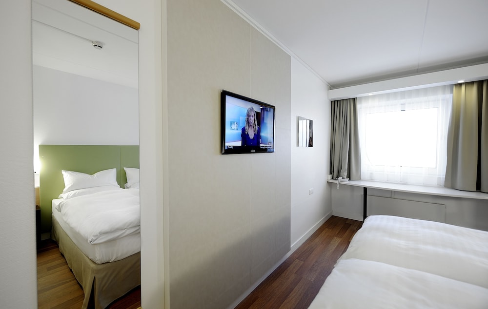 Good, Twin Beds
