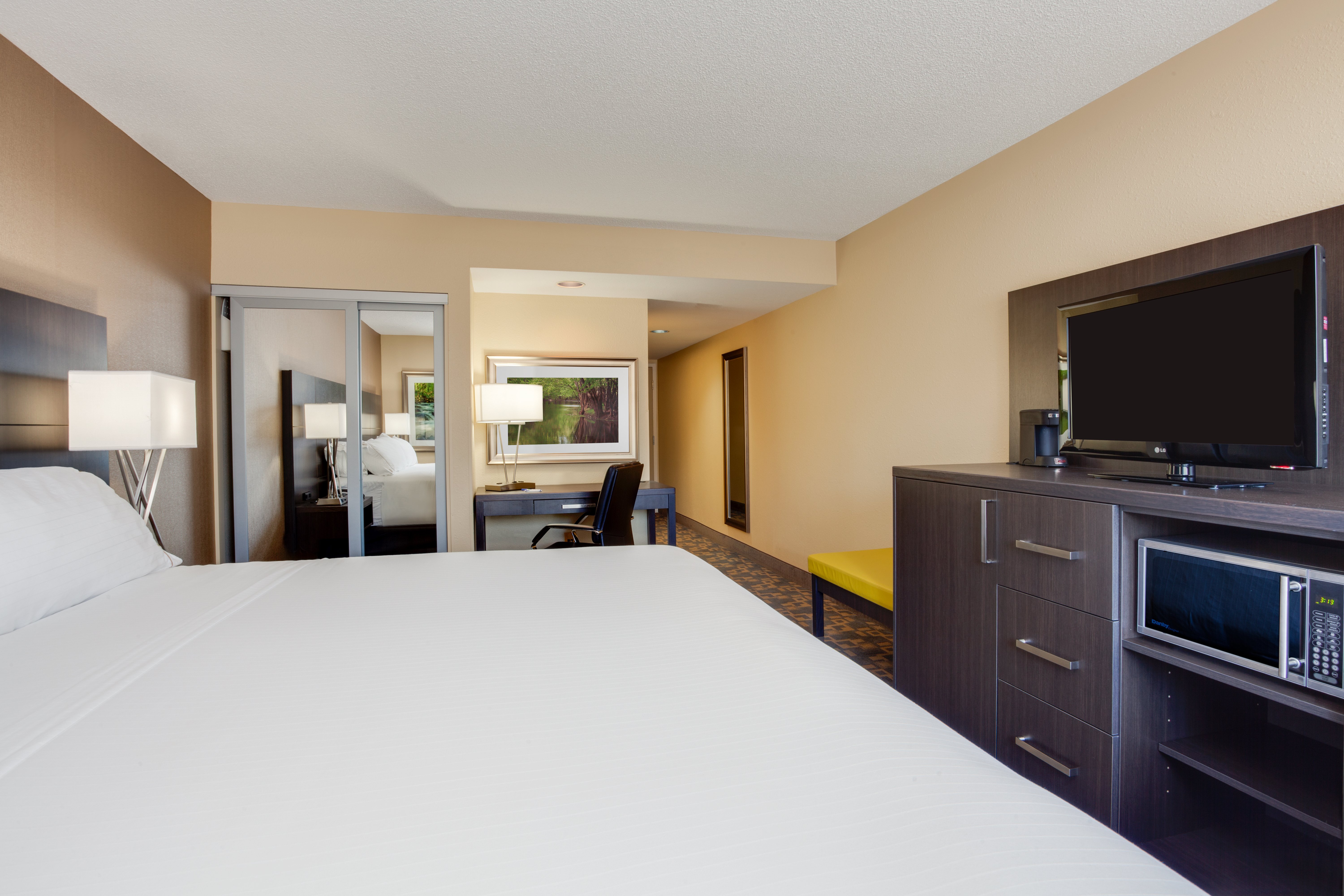 Holiday Inn Express Suites Fredericton 25/76