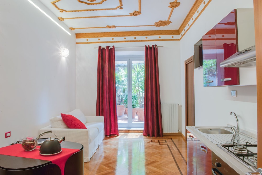 Lh Royal Suites 34/48