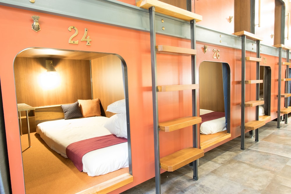 Capsule, Female Only, Single Bed