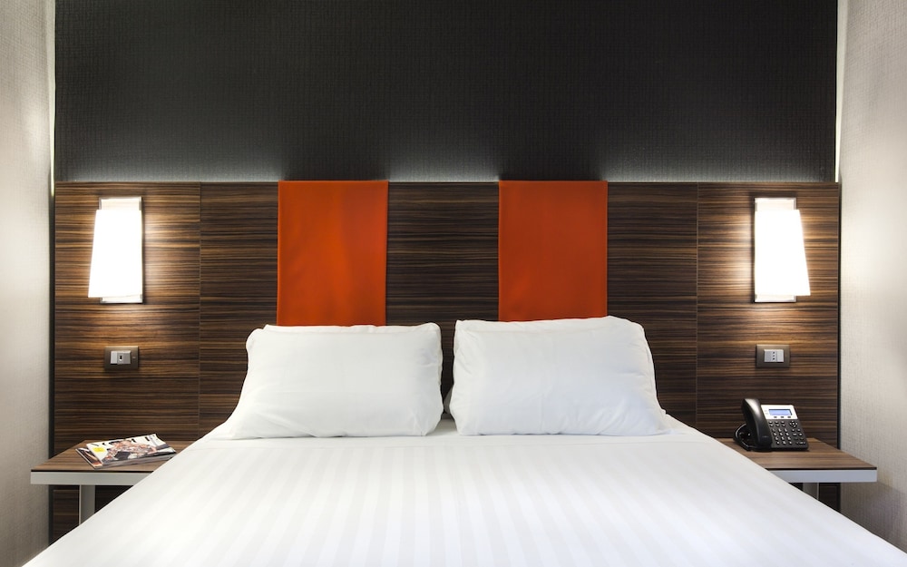 The Republic Hotel 25/59