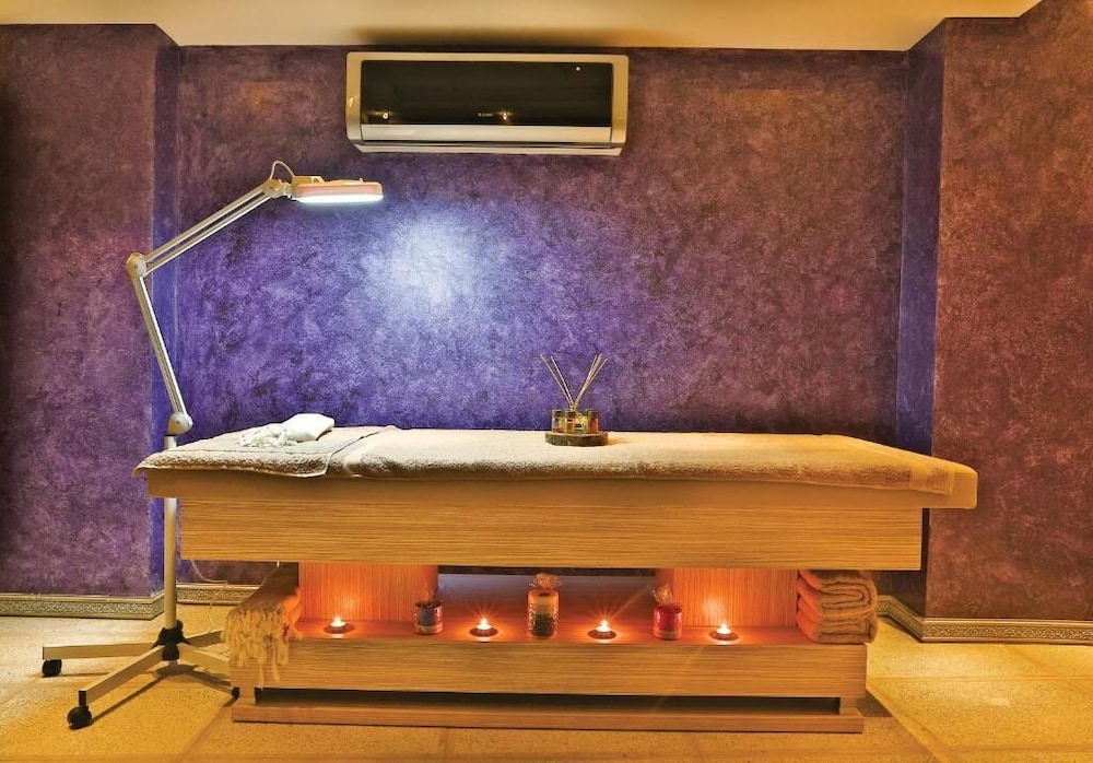 HOTEL EMIRHAN PALACE 62/67