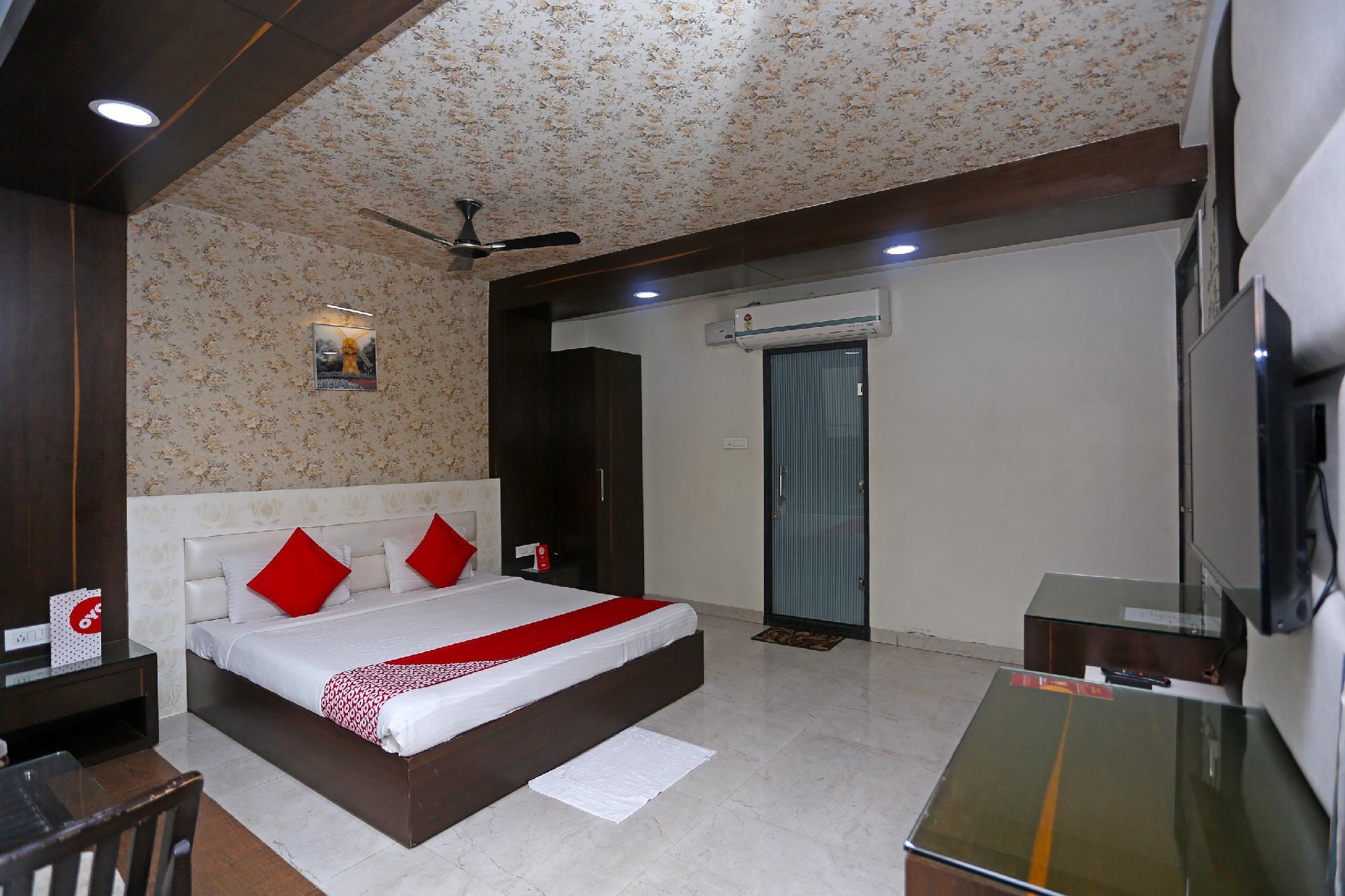 HOTEL TILAK 12/32