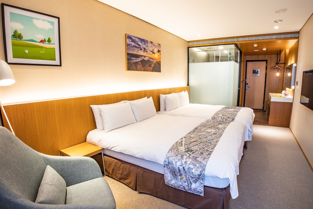 Classic, Quadruple, 2 Double Beds, No Window