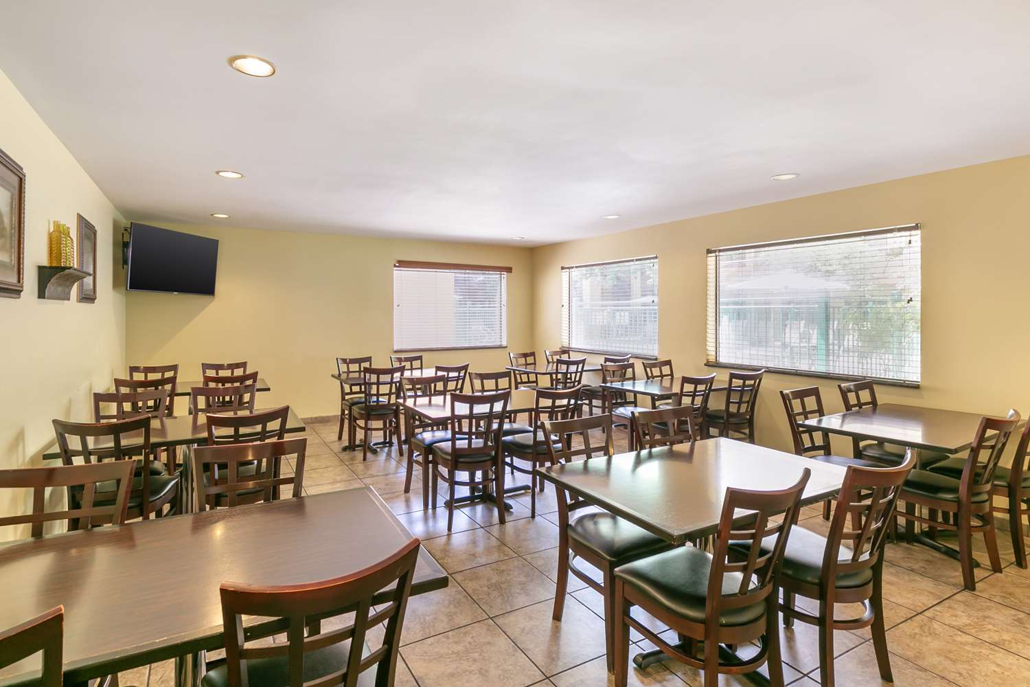 Best Western Plus Orchid Hotel & Suites 39/59