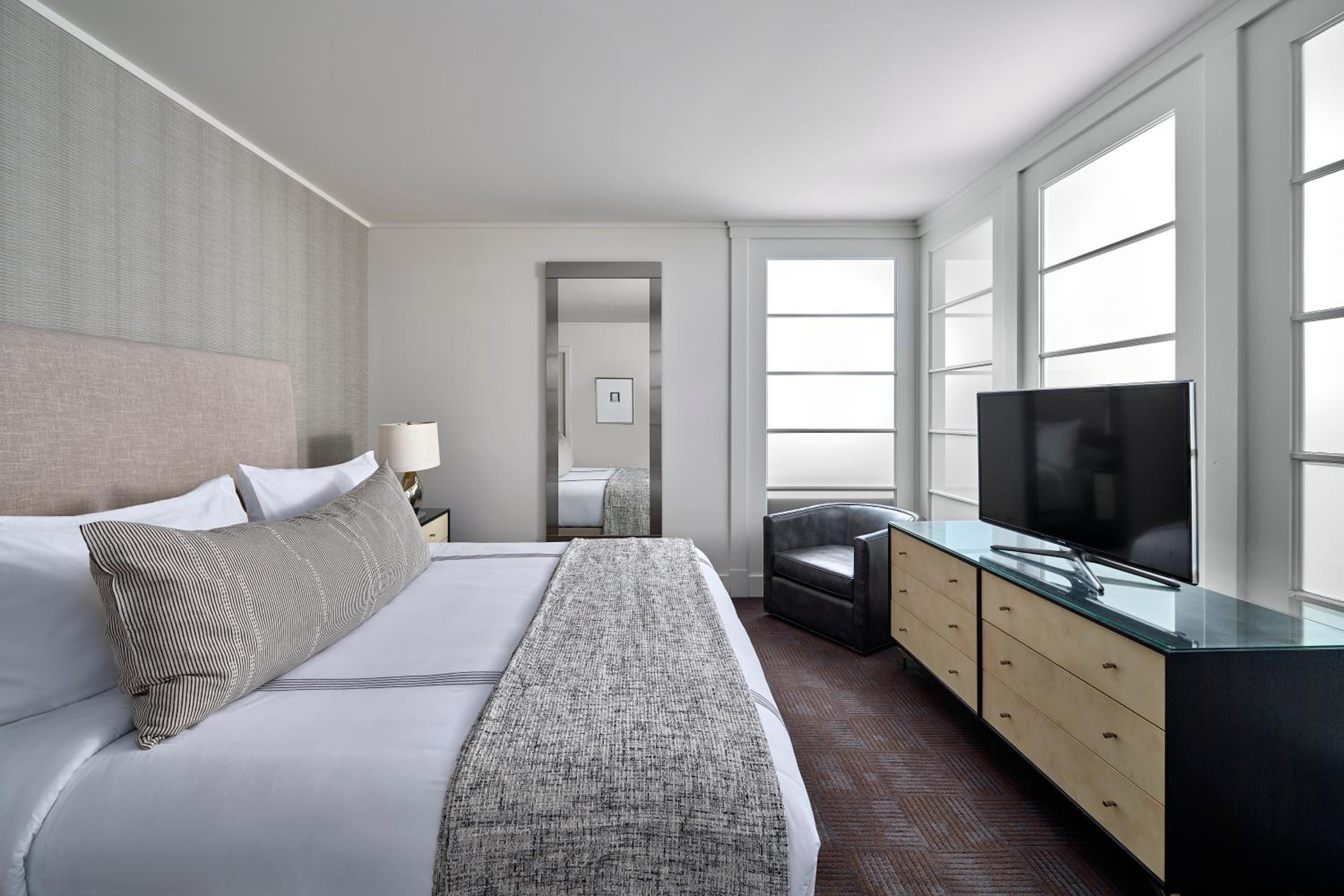 2 Bedrooms, Platinum, Suite, King and Queen Bed