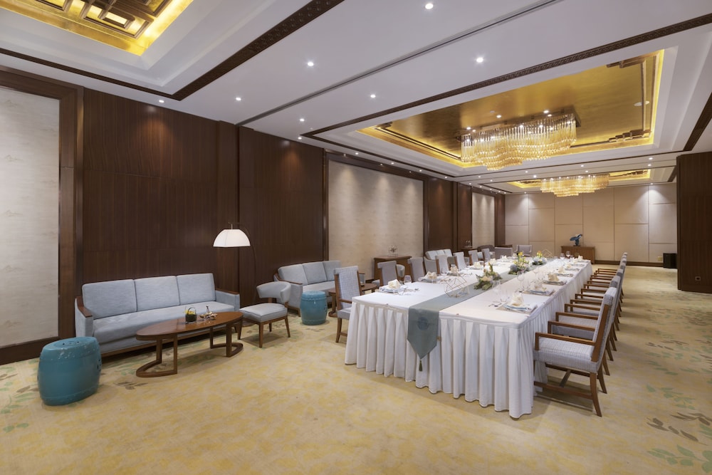 Huayou New Century Grand Hotel 44/50