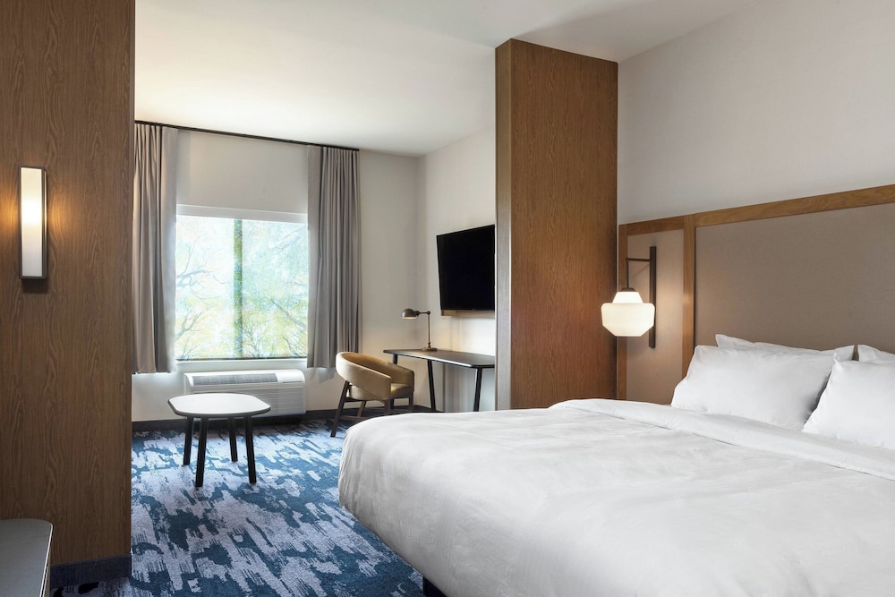 Suite, King Bed, Sofa, Accessible