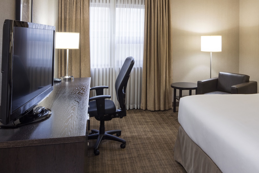 Delta Hotels Calgary Airport In Terminal 21/23