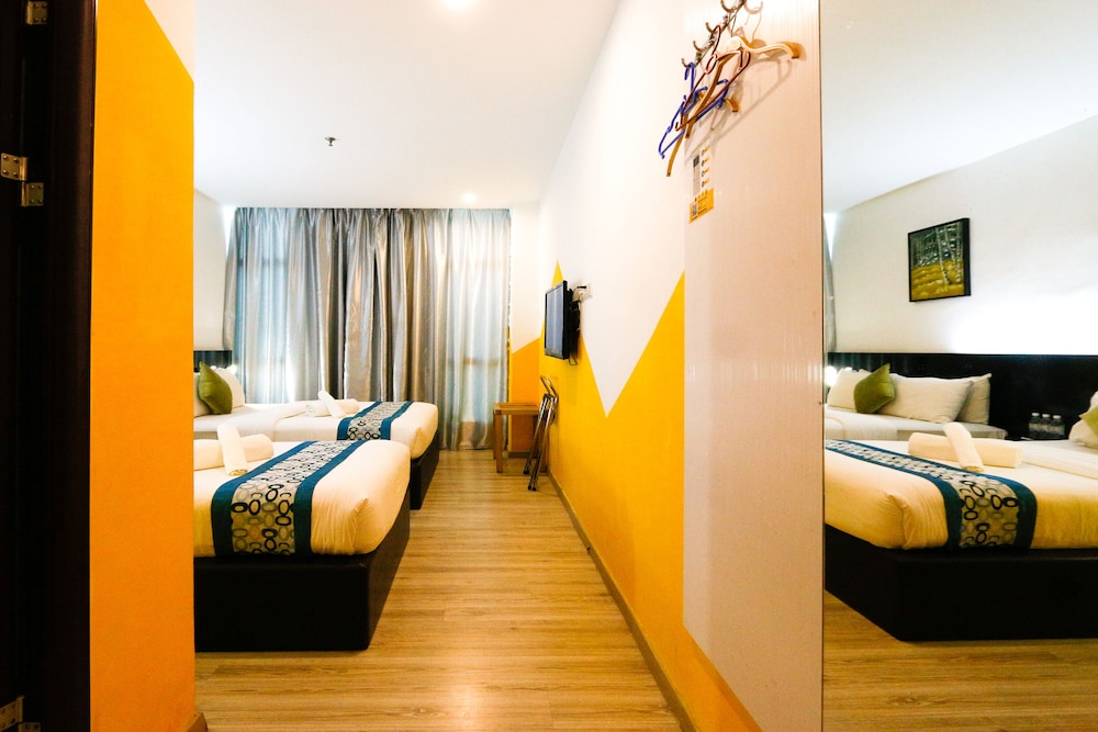 جناح ديلوكس بسرير كوين وسرير فردي، Swing & Pillows at Golden Roof Hotel Ampang, Ipoh 8/9