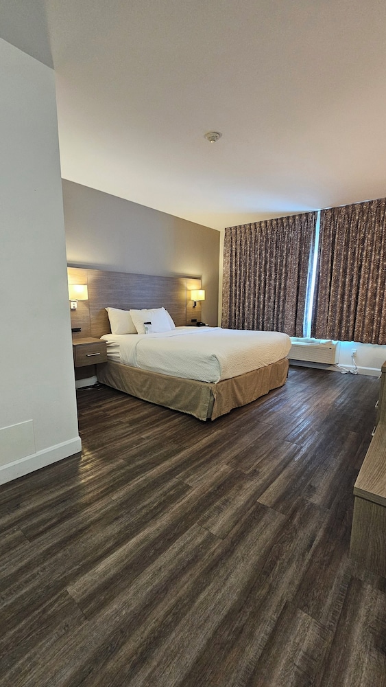 Motel6 Sault Ste. Marie, ON 24/47