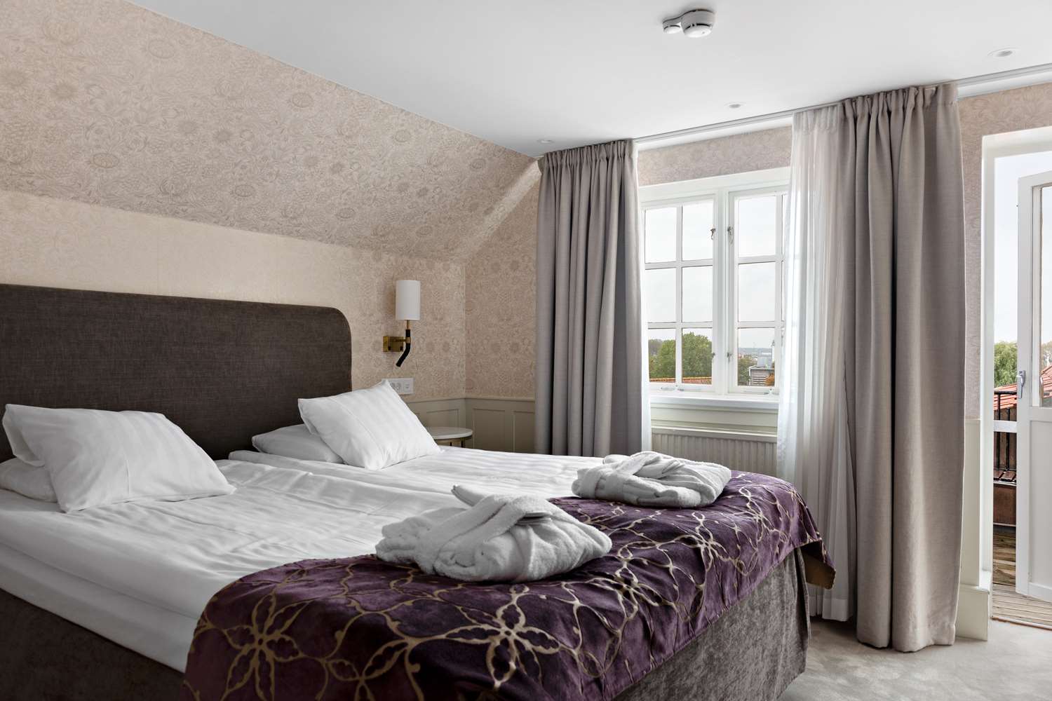 Suite, King Bed