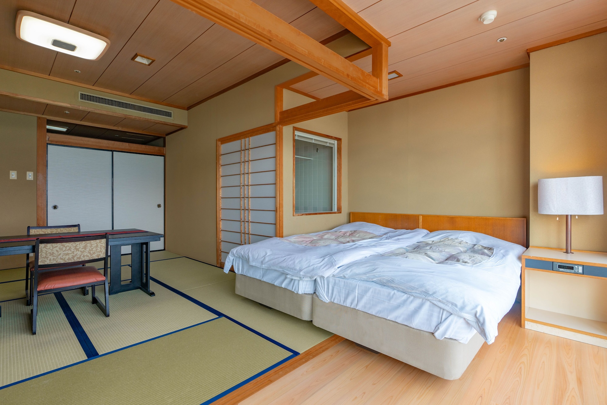 COMFORT, TWIN BEDS